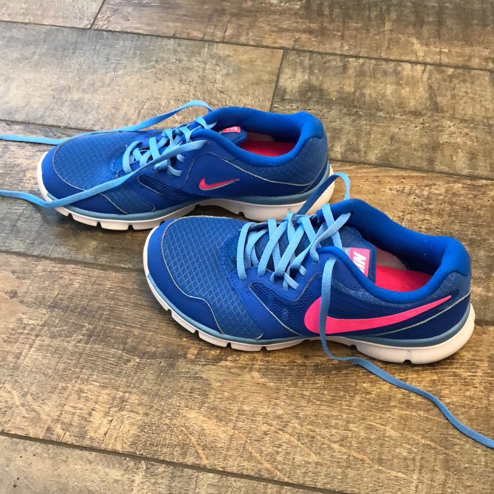 Nike women’s shoes size 7.5